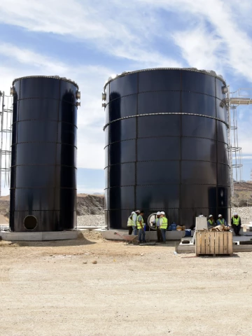 Réservoirs cylindriques pour le stockage et le traitement des lixiviats