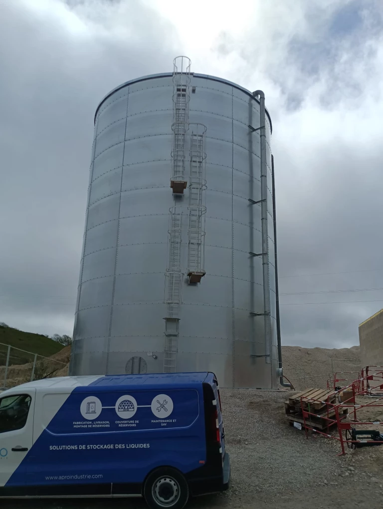Réservoir incendie boulonné risques spéciaux
