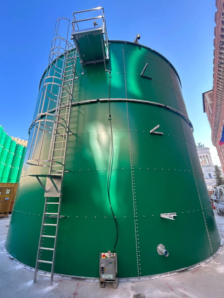 Réservoir en acier galvanisé au cœur de Rome