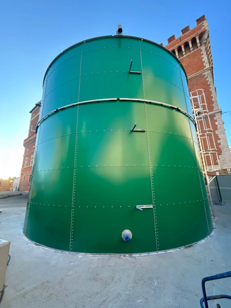 Réservoir en acier galvanisé au cœur de Rome