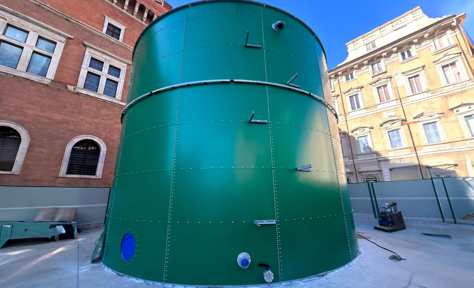 Réservoir en acier galvanisé au cœur de Rome